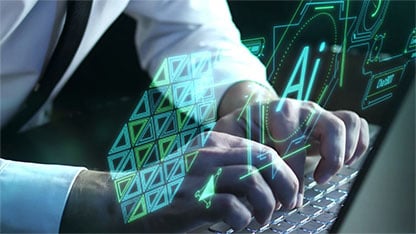 Uomo che scrive al computer con grafica sovrapposta correlata all'intelligenza artificiale